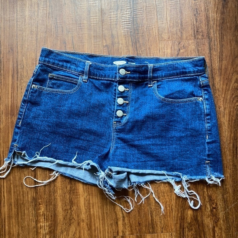 Old Navy boyfriend shorts size 8 raw‎ hem button fly